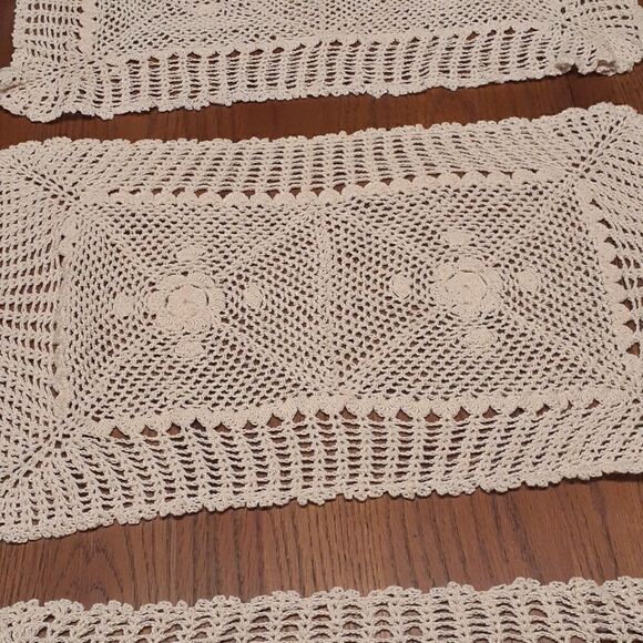 3 pc bundle vintage hand crocheted ecru mats - Picture 3 of 5
